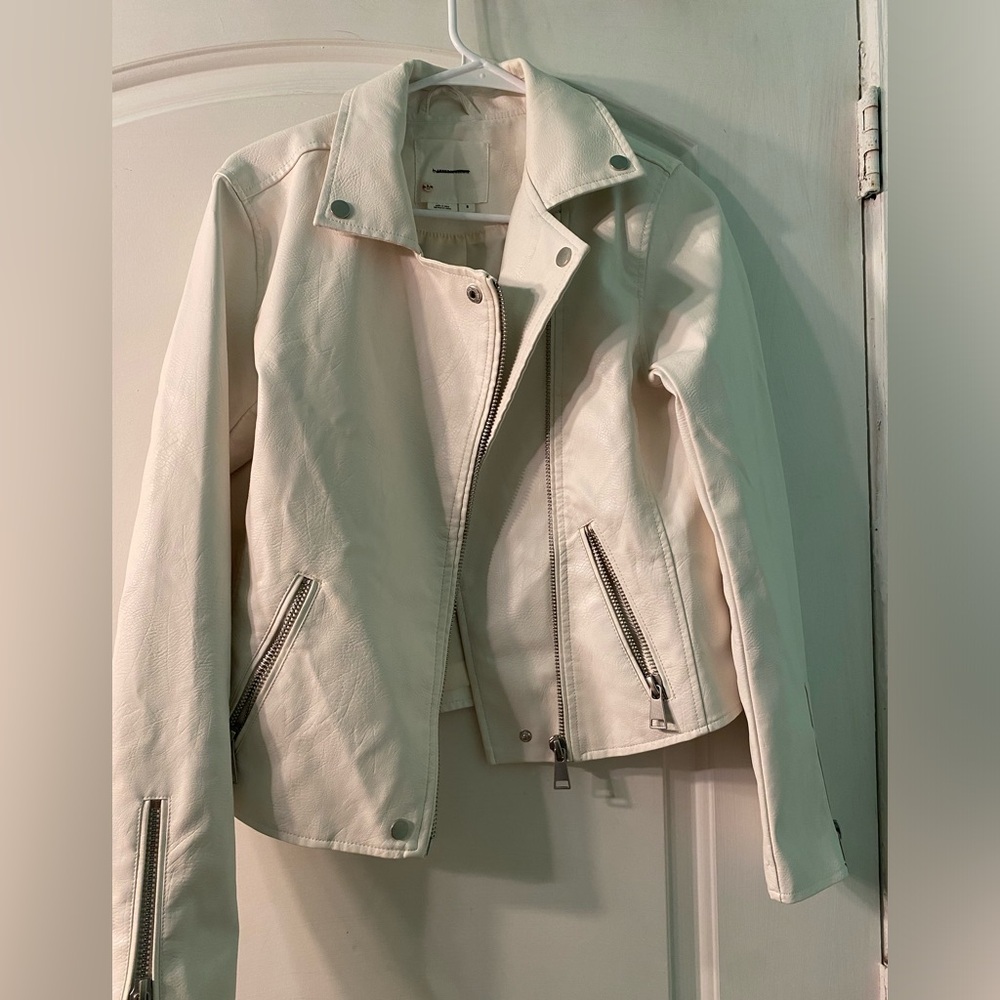 NWOT Saige Faux leather Ivory Moto Jacket light weight fictional zipper.